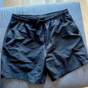 Plusieurs vêtements à vendre